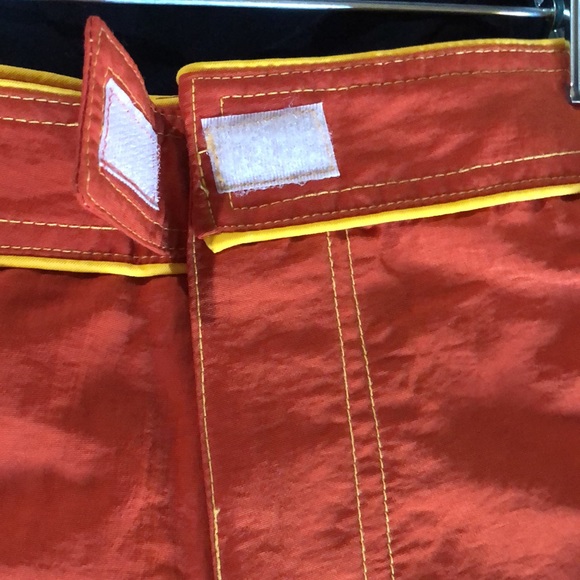 NWOT Hawaiian shorts - Picture 4 of 7